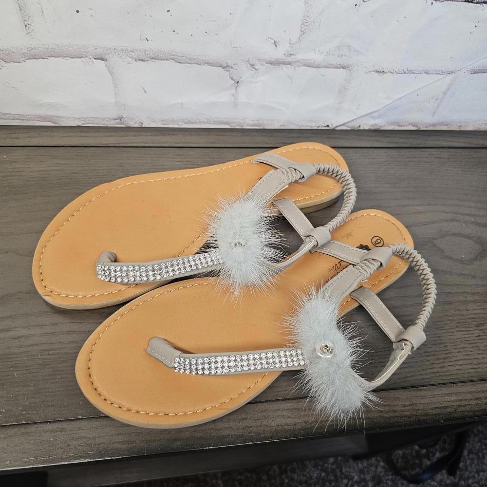 Magnolia and Vine Snap Sandals Size 9